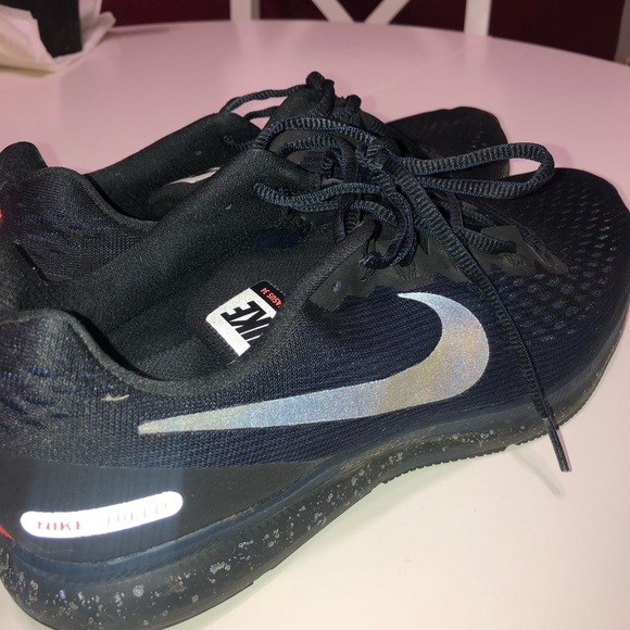 mens nike tennis shoe - Picture 2 of 4